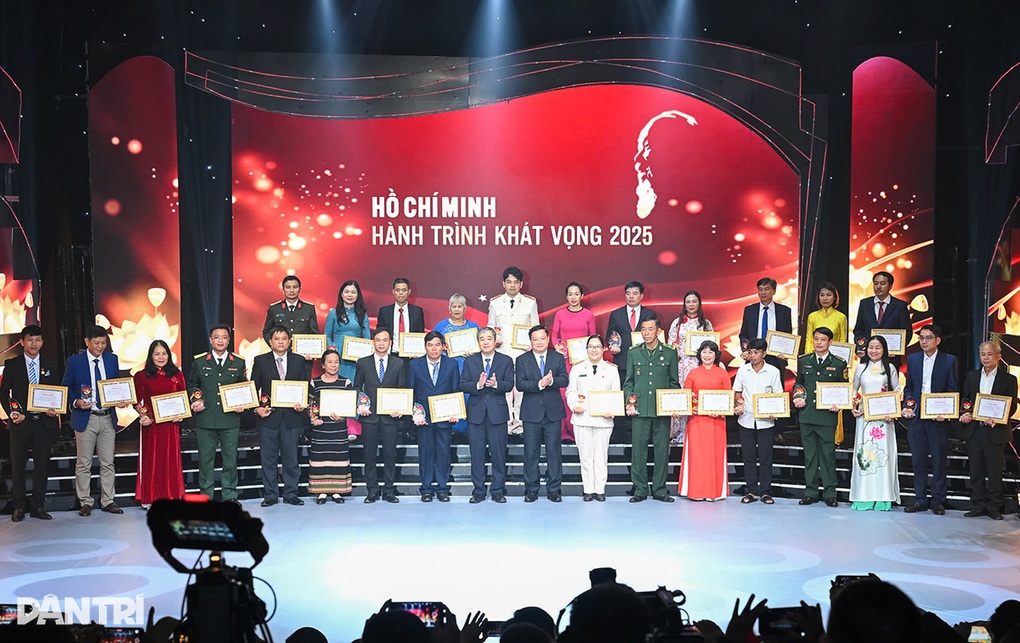 “Muốn thịnh vượng, trước hết phải tự cường” - 4 “Muốn thịnh vượng, trước hết phải tự cường” - 4