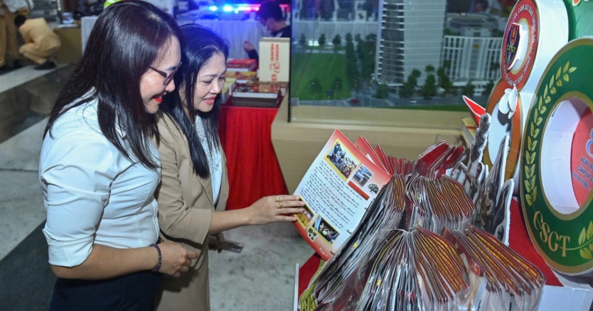 Bài thi viết tay 400 trang giành giải Nhì cuộc thi về Cảnh sát giao thông