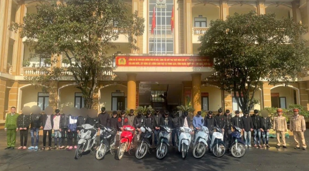 28 quái xế ở Lào Cai bị xử phạt, dọn dẹp nghĩa trang - 1