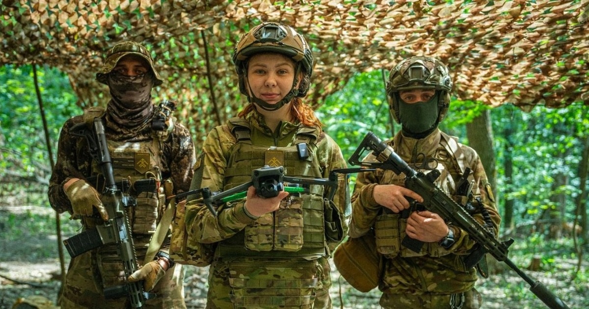 Vì sao ngày càng nhiều phụ nữ Ukraine gia nhập lực lượng chiến đấu?