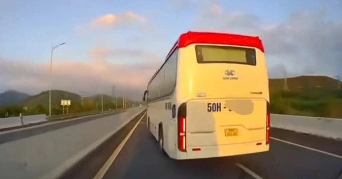 Lái xe khách bị phạt 5 triệu đồng vì vượt ẩu trên đường cao tốc