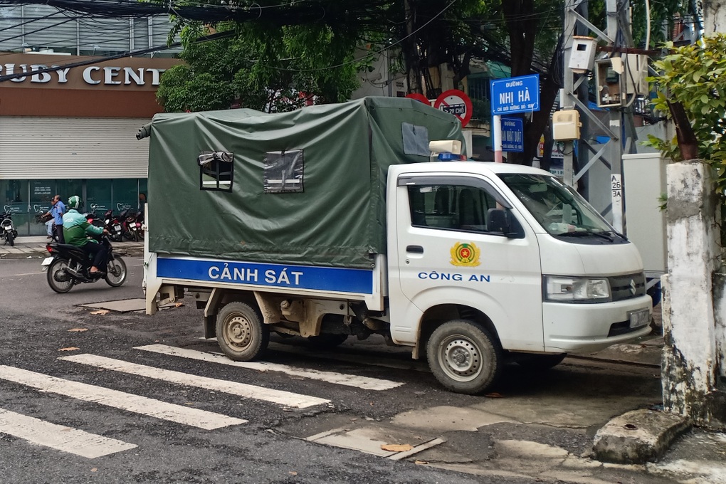 Kết quả xác minh vụ người dân tố “xe cảnh sát đỗ sai luật” - 1