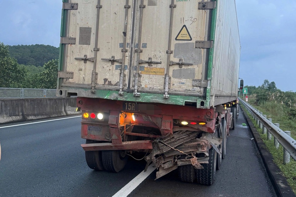 Vụ tai nạn 4 người chết trên cao tốc: Lái xe đầu kéo dương tính với ma tuý - 2 Vụ tai nạn 4 người chết trên cao tốc: Lái xe đầu kéo dương tính với ma tuý - 2