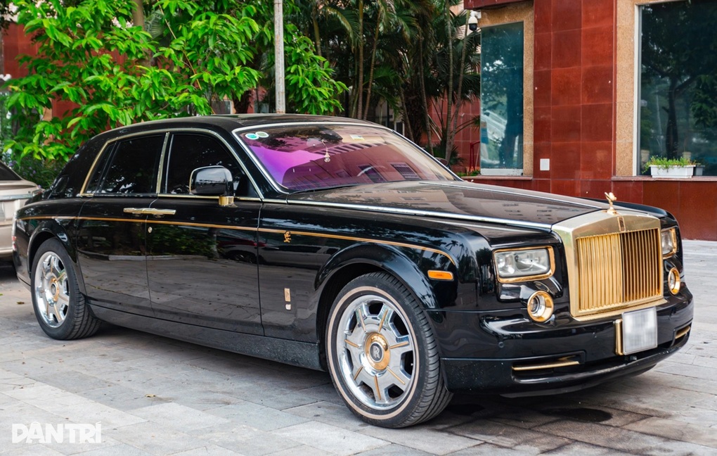 Hàng loạt kẽ hở trong nhập khẩu ô tô hạng sang làm quà biếu tặng - 1 Hàng loạt kẽ hở trong nhập khẩu ô tô hạng sang làm quà biếu tặng - 1