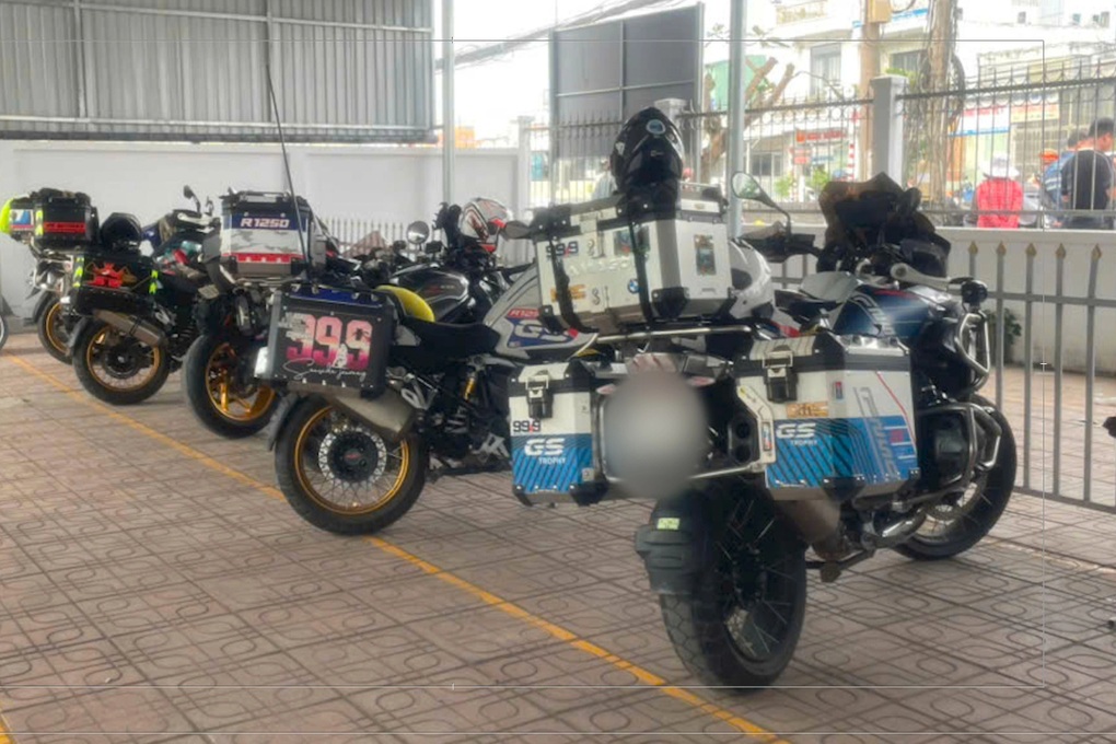 Xử phạt 16 người chạy mô tô với tốc độ cao trên quốc lộ 1 - 1 Xử phạt 16 người chạy mô tô với tốc độ cao trên quốc lộ 1 - 1