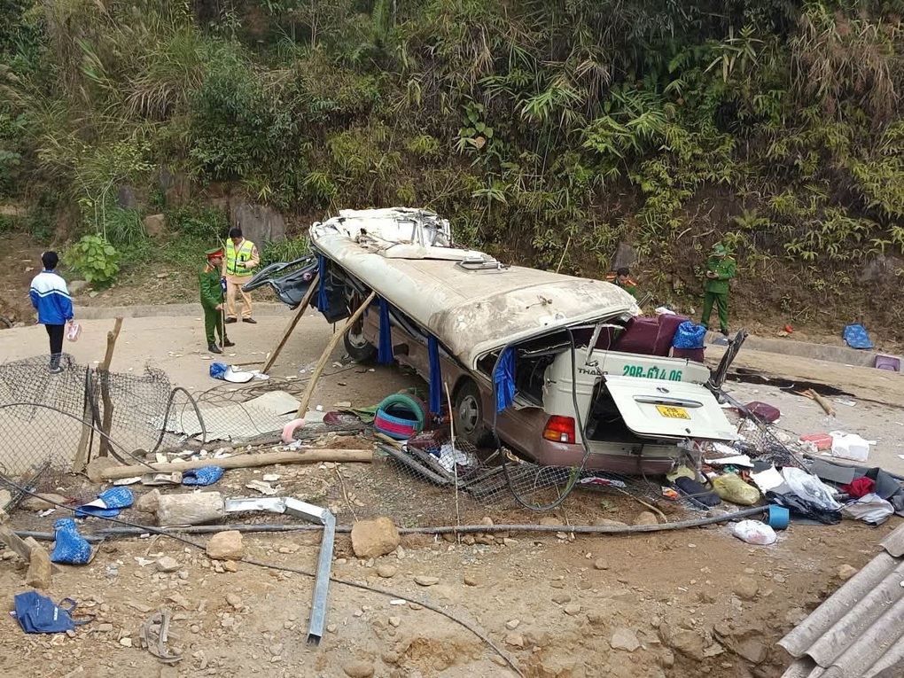 Vụ lật xe chở đoàn thiện nguyện: 9 người tử vong, nạn nhân chủ yếu ở Hà Nội - 2