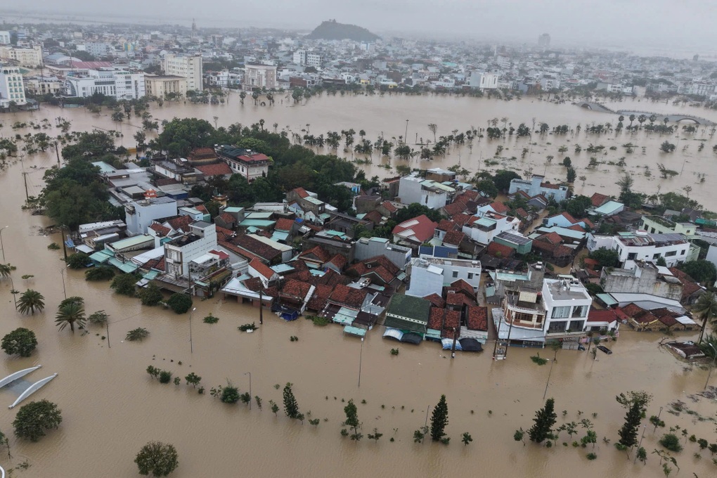 Vì sao nhiều nơi ở Đắk Lắk bị mất liên lạc trong mưa lũ lịch sử? - 2