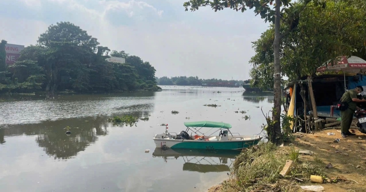 Thanh niên có hình xăm thằn lằn tử vong bí ẩn trên sông Sài Gòn