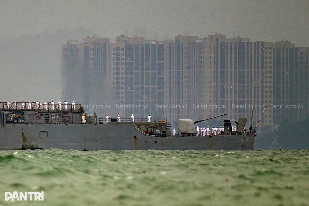 Tàu đổ bộ Tripoli của Mỹ mang theo máy bay tàng hình F-35B vào thăm Đà Nẵng   - 2