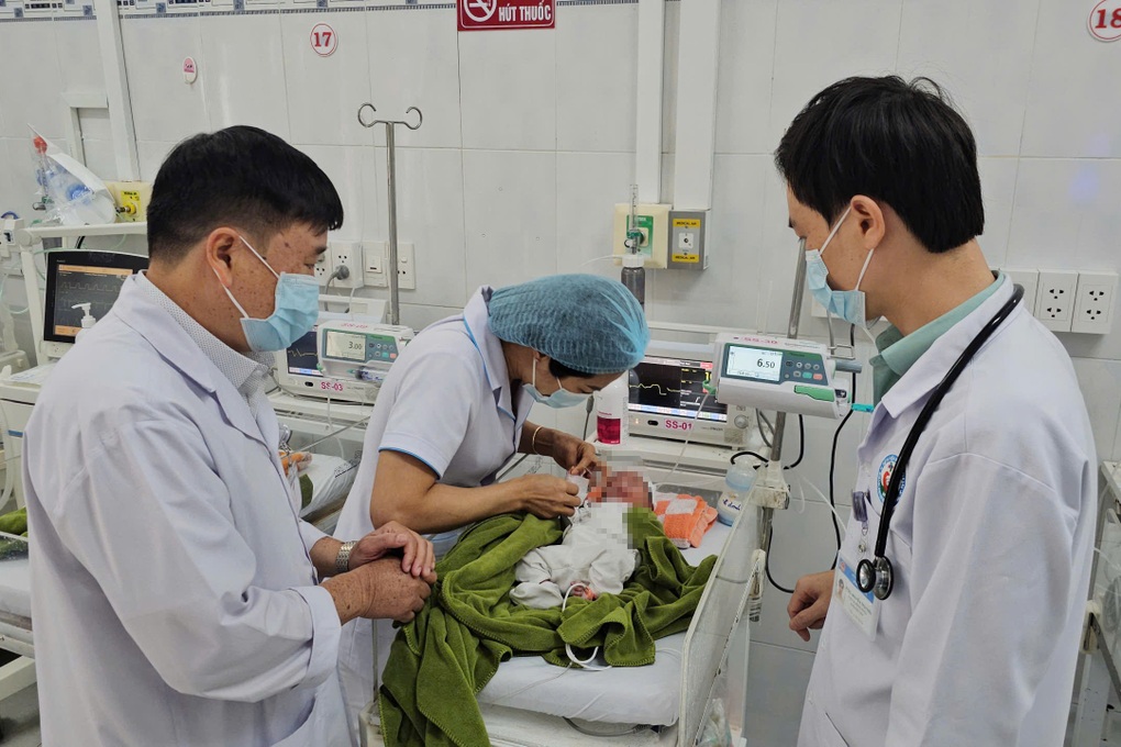 Bé gái bị vùi ở vườn cao su được đặt tên Thiện An, sắp có gia đình mới - 1