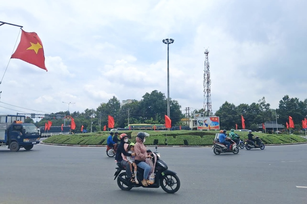 TPHCM tiếp tục phân lại làn xe, tháo dỡ vòng xoay khu vực Bình Dương - 2 TPHCM tiếp tục phân lại làn xe, tháo dỡ vòng xoay khu vực Bình Dương - 2