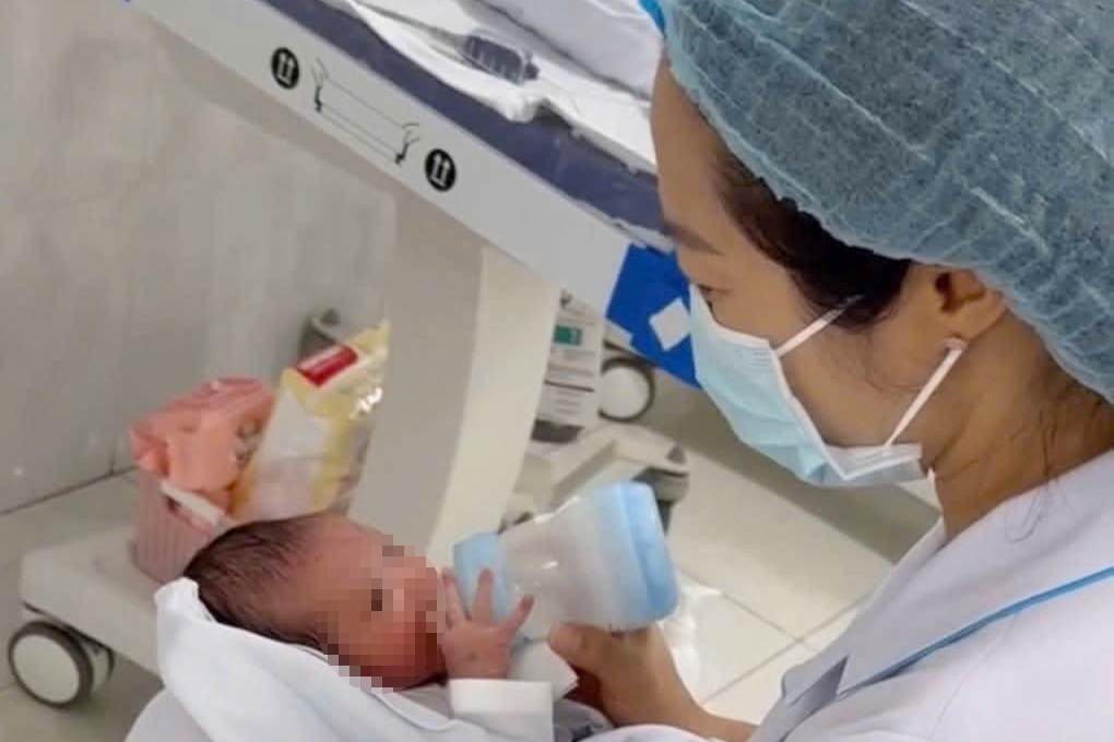 Bé gái bị vùi ở vườn cao su được gia đình tại Đà Nẵng nhận nuôi - 1