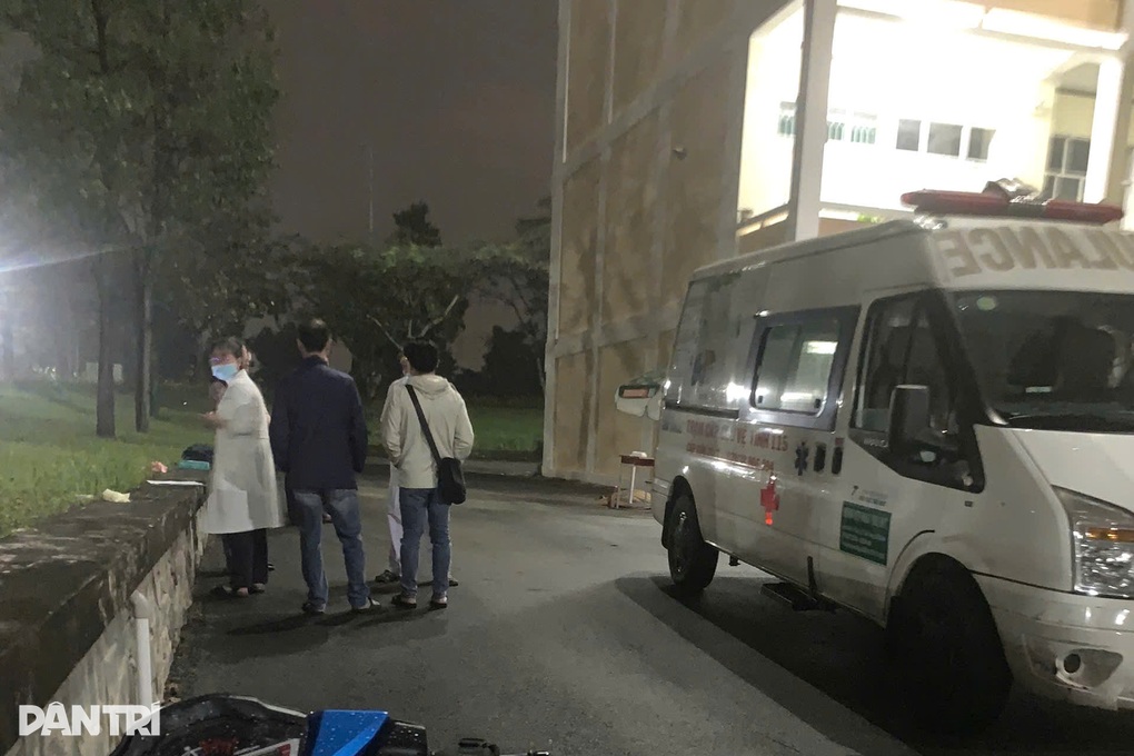 Nam sinh năm 3 tử vong trong trường đại học ở TPHCM - 1 Nam sinh năm 3 tử vong trong trường đại học ở TPHCM - 1