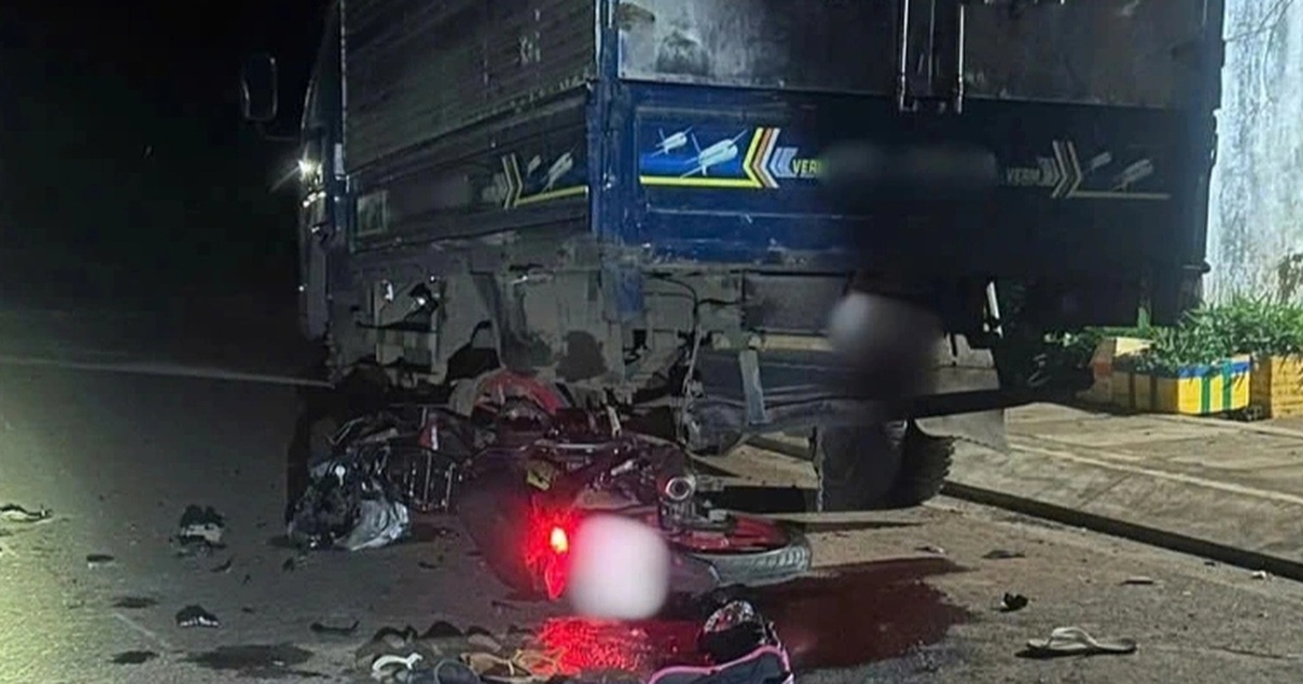 Tông ô tô đỗ bên đường, 3 thanh thiếu niên tử vong