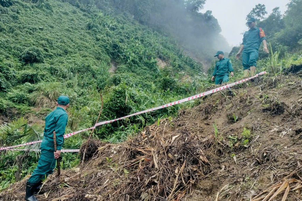 Liên tục phát hiện vật nghi bom vùi trong rẫy người dân - 2 Liên tục phát hiện vật nghi bom vùi trong rẫy người dân - 2