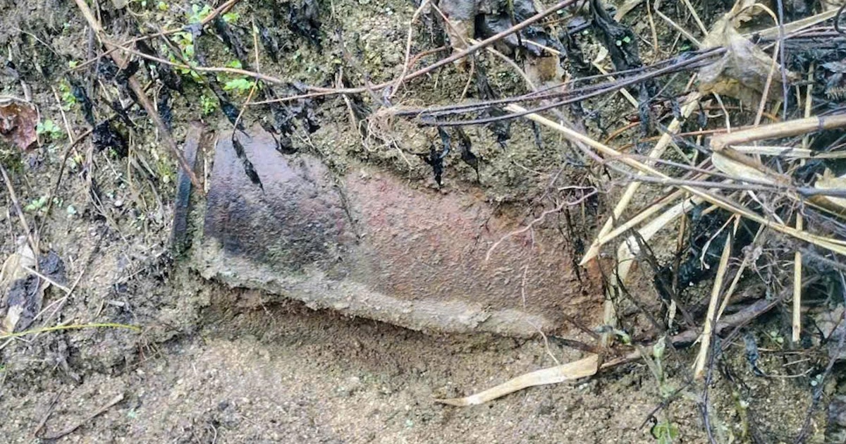 Liên tục phát hiện vật nghi bom vùi trong rẫy người dân