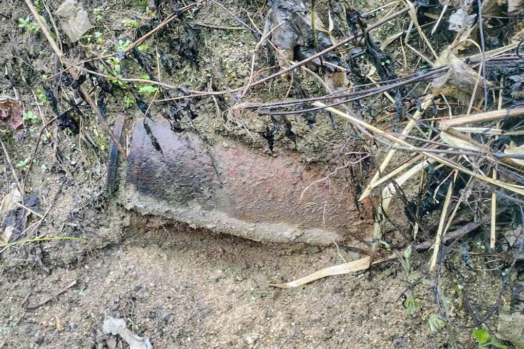 Liên tục phát hiện vật nghi bom vùi trong rẫy người dân - 1 Liên tục phát hiện vật nghi bom vùi trong rẫy người dân - 1