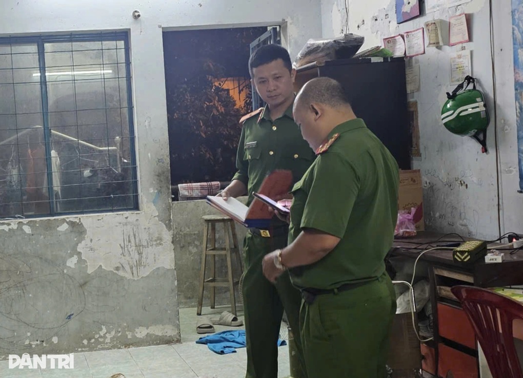 Cảnh sát kiểm tra các cơ sở lưu trú có người nước ngoài ở TPHCM - 3 Cảnh sát kiểm tra các cơ sở lưu trú có người nước ngoài ở TPHCM - 3