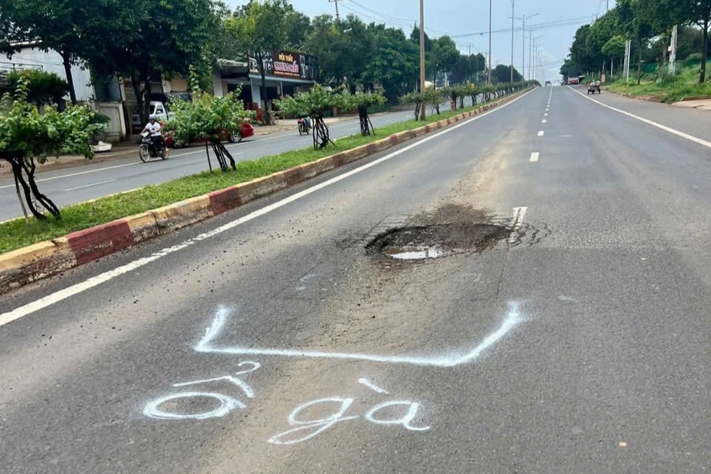 Đường gần 700 tỷ đồng sửa rồi lại hỏng và các cảnh báo nguy hiểm - 4
