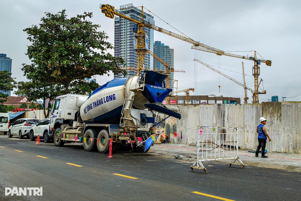 Vụ hố sâu “nuốt chửng” nhiều ô tô ở Đà Nẵng: Xuất hiện thêm nhiều vết nứt - 3 Vụ hố sâu “nuốt chửng” nhiều ô tô ở Đà Nẵng: Xuất hiện thêm nhiều vết nứt - 3