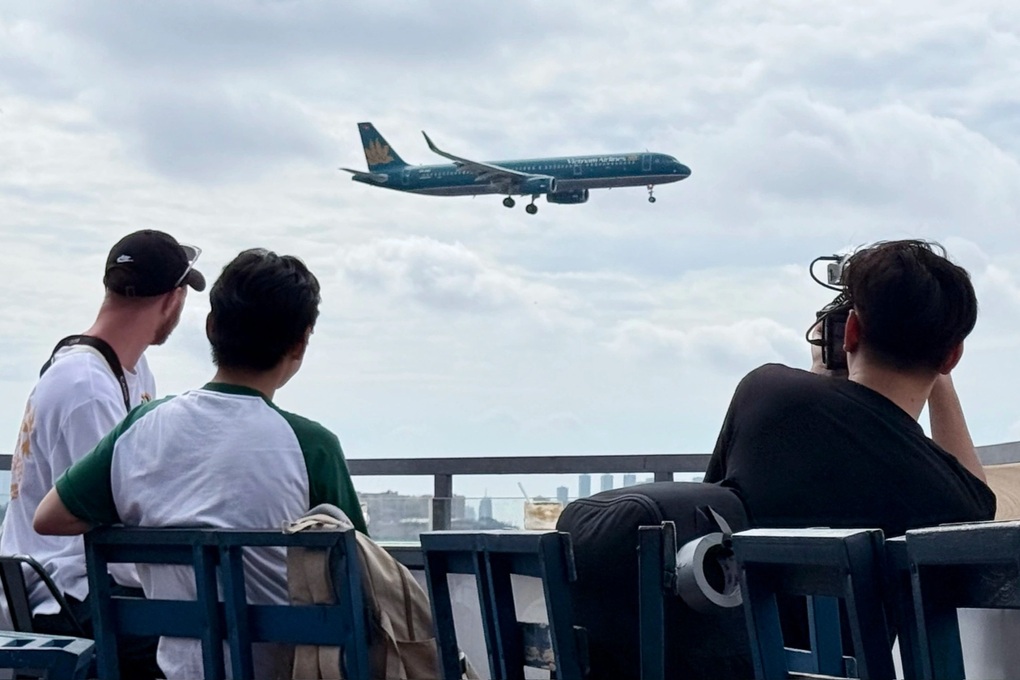 Phi công được bay thấp hơn trên vùng trời TPHCM, hãng bay lợi gì? - 1 Phi công được bay thấp hơn trên vùng trời TPHCM, hãng bay lợi gì? - 1