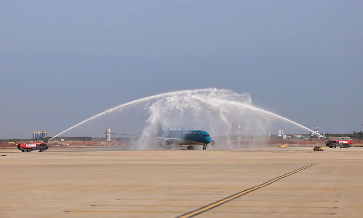 Long Thành đón 3 chuyến bay chở khách đầu tiên
