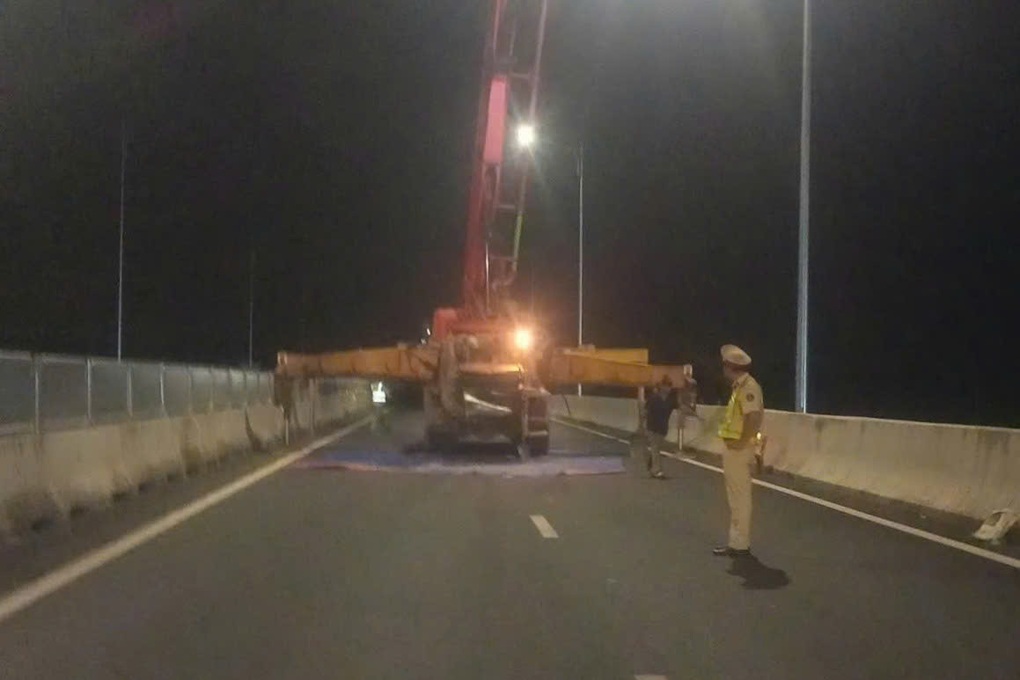 Nguy cơ tai nạn trên Vành đai 3 TPHCM vì nhà thầu tự ý tháo hộ lan - 2