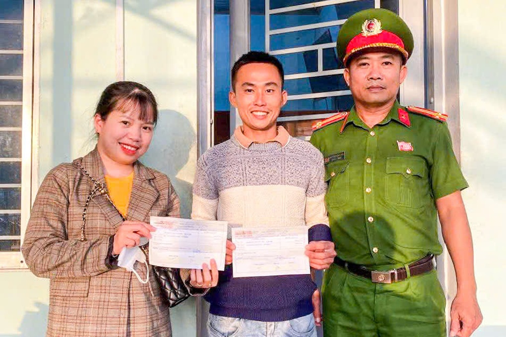 Tài khoản nhận được 500 triệu đồng, người phụ nữ lập tức báo công an - 1