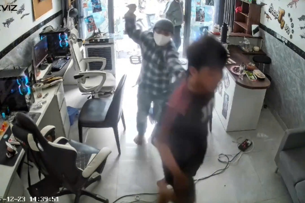 Đuổi đánh người sau khi hỏi mua tài khoản game ở TPHCM - 1