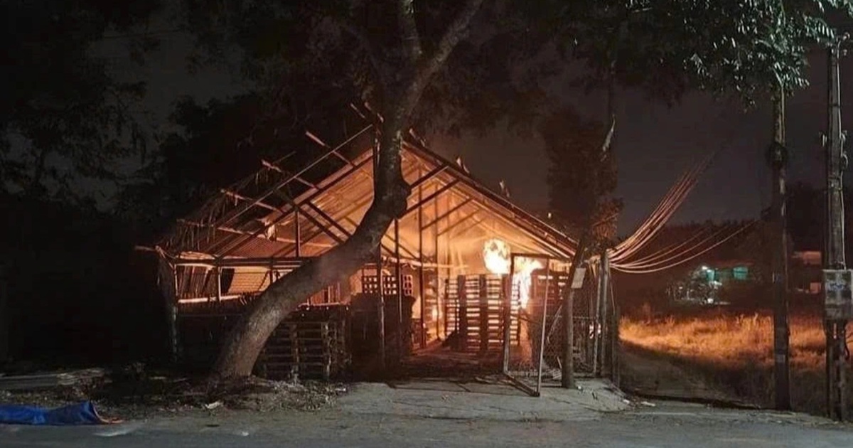 Cục sạc dự phòng khiến xưởng gỗ ở Tây Ninh cháy rụi