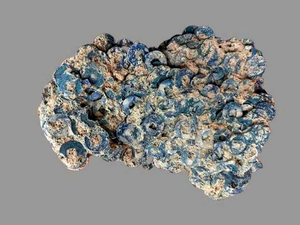 Phát hiện hàng nghìn đồng tiền cổ chôn sâu trong lòng đất - 2 Phát hiện hàng nghìn đồng tiền cổ chôn sâu trong lòng đất - 2