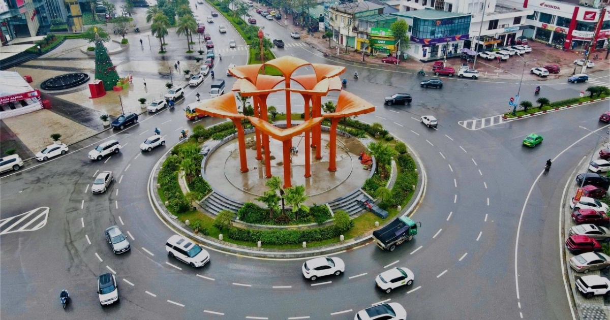 Công trình “Tháp Hoa Đăng” 12 tỷ đồng tại vòng xuyến gây xôn xao dư luận