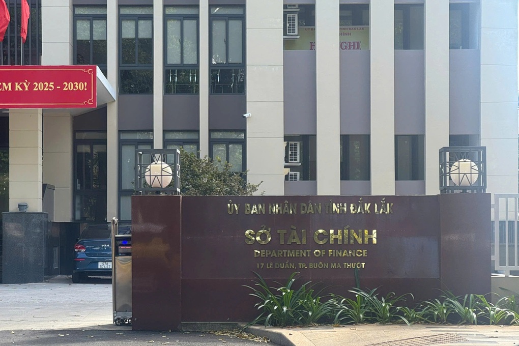 Chủ tịch Đắk Lắk phê bình Giám đốc Sở Tài chính chậm báo cáo các dự án - 1