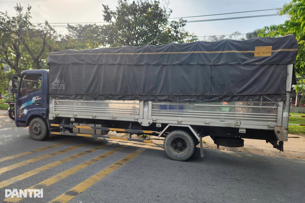 Vừa tan ca, nam công nhân bị xe tải cán tử vong ở TPHCM - 2