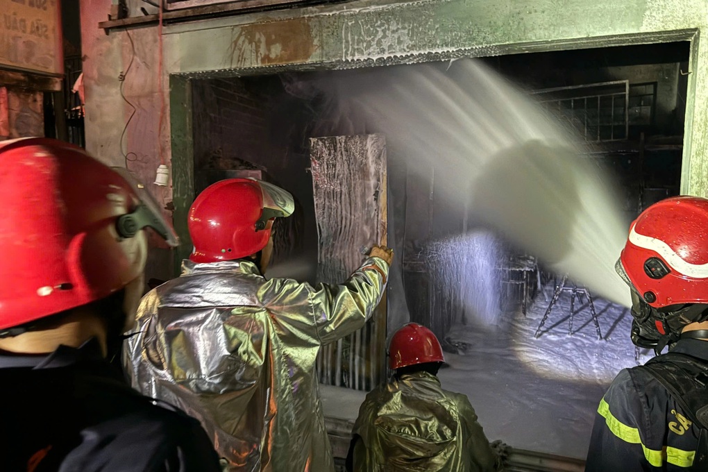 Chủ quán sinh tố ở TPHCM chết cháy, thi thể bị cột bằng 2 sợi dây kẽm - 2