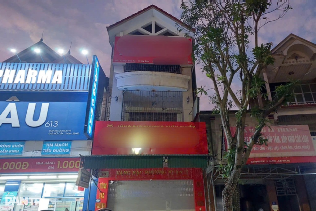 Công an kiểm tra chuỗi cửa hàng vàng lớn ở Hà Tĩnh, khách hàng hoang mang - 3