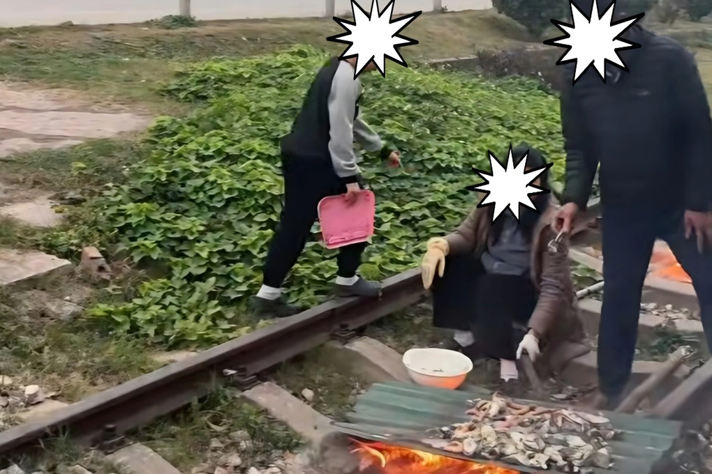 Gia đình nướng đồ ăn trên đường sắt ở Quảng Ninh bị xử phạt - 1