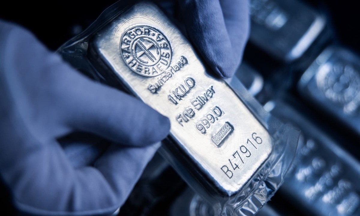 Điều gì quyết định giá bạc?