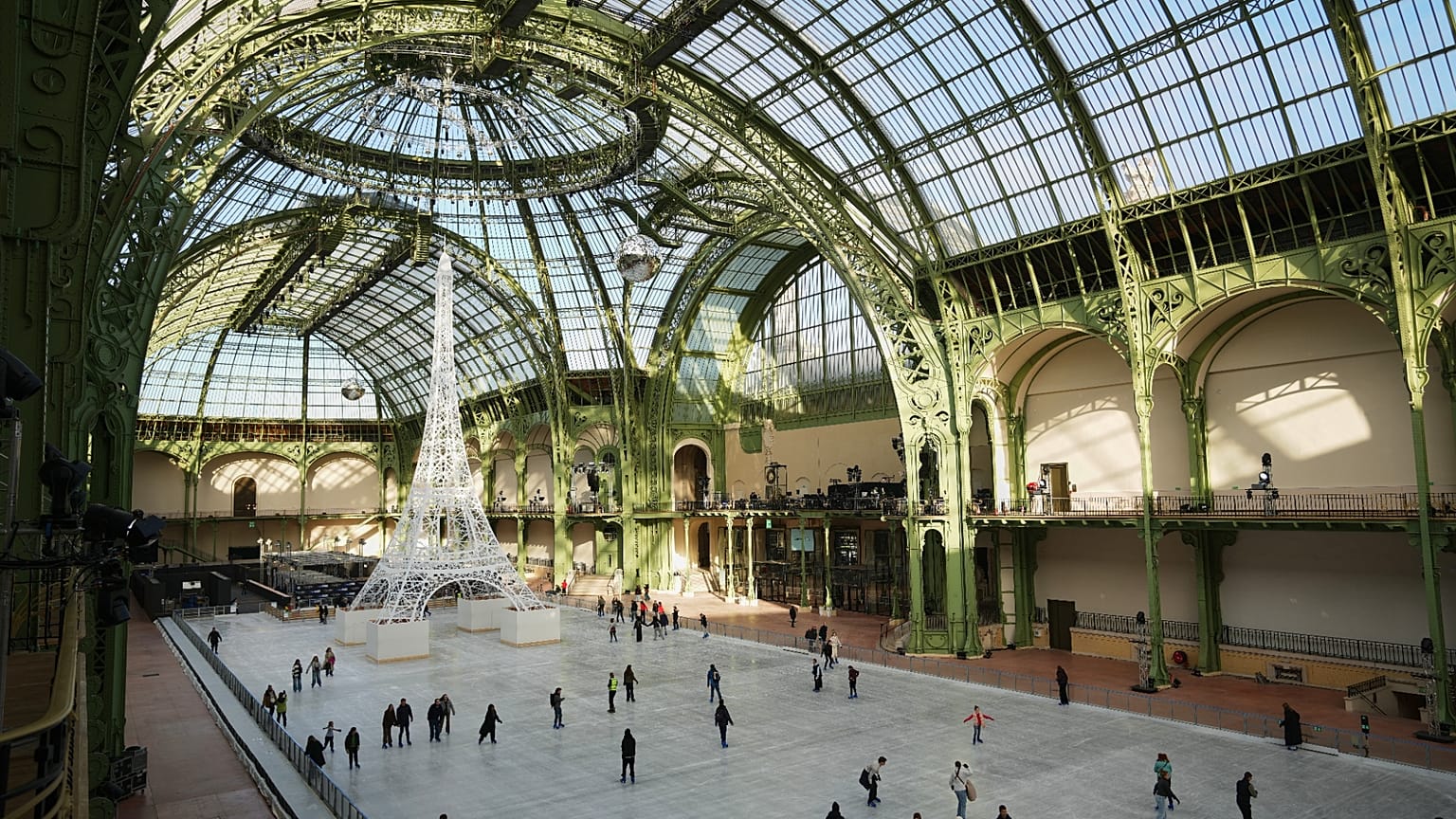 1536x864_cmsv2_061e63f6-4cdd-5cce-902f-f630d8291331-9603556 People skate on an ice rink at the Grand Palais, in Paris. 16 Dec. 2025.