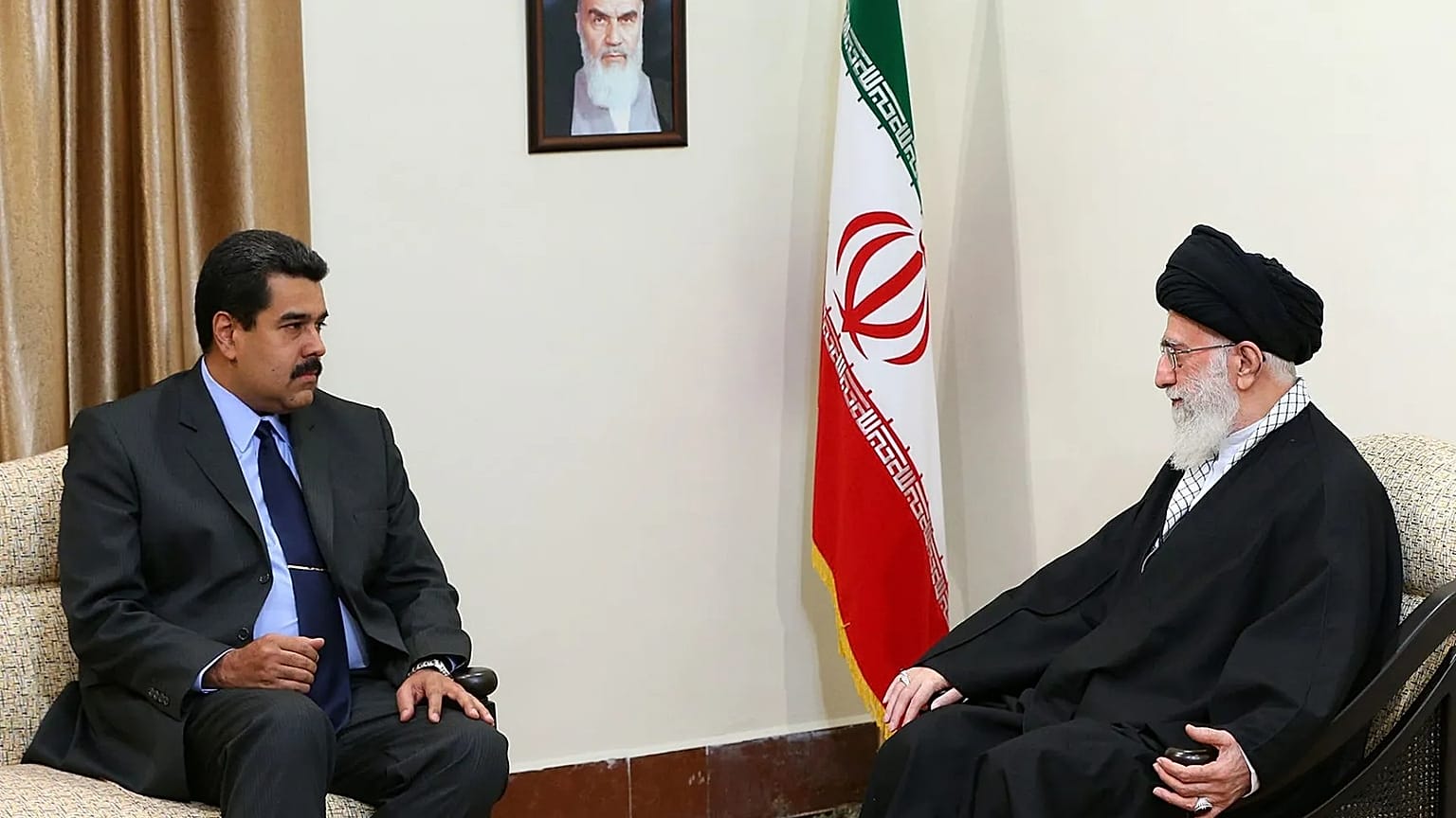 Ali Khamenei and Nicolas Madur meet in Tehran
