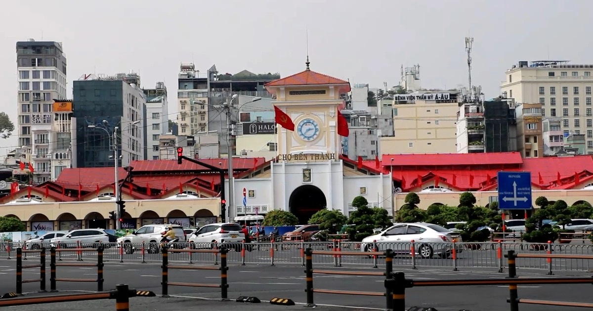 Nhiều điểm trung tâm TPHCM được sơn sửa, làm mới trước Tết 2026