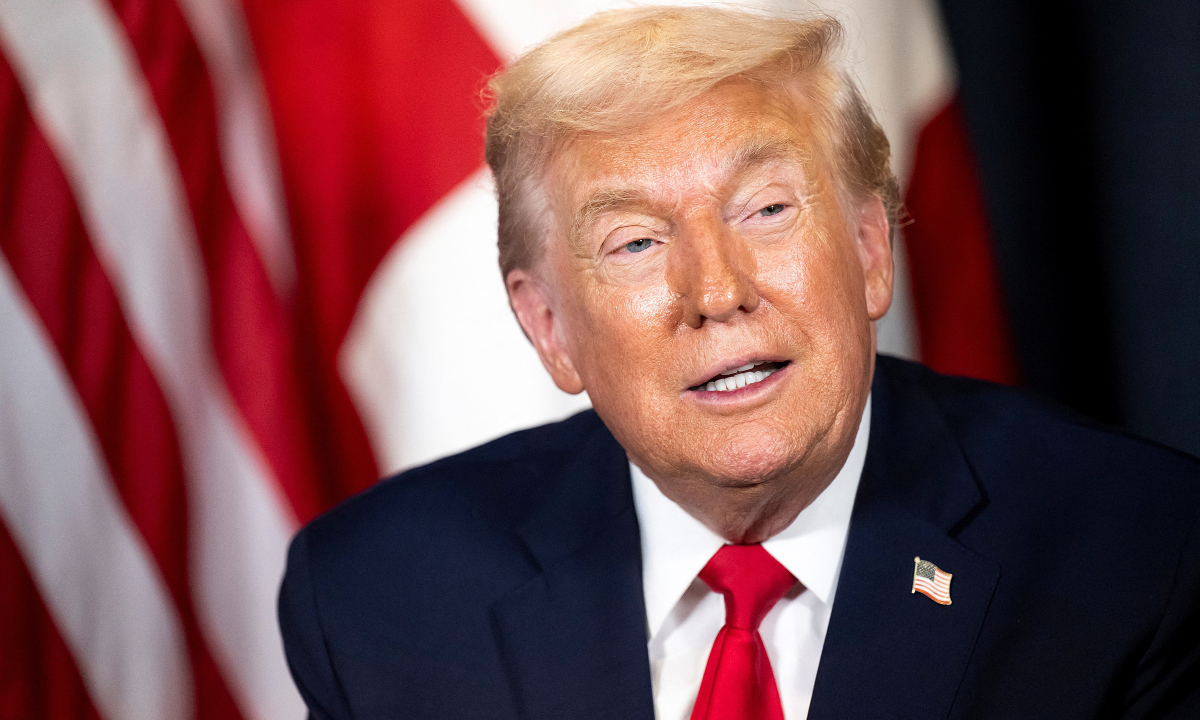 Ông Trump nói ‘chỉ mất 3 phút’ thuyết phục ông Macron tăng giá thuốc