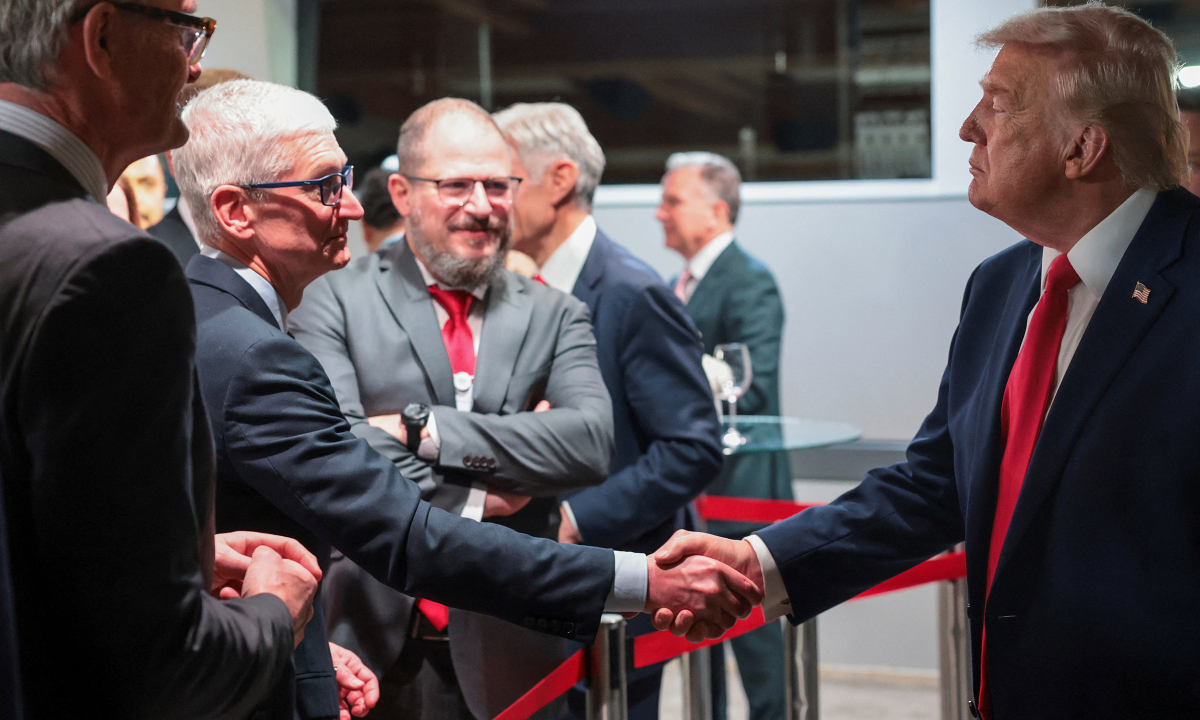 Ông Trump nói đã giúp các CEO trở nên ‘rất giàu có’