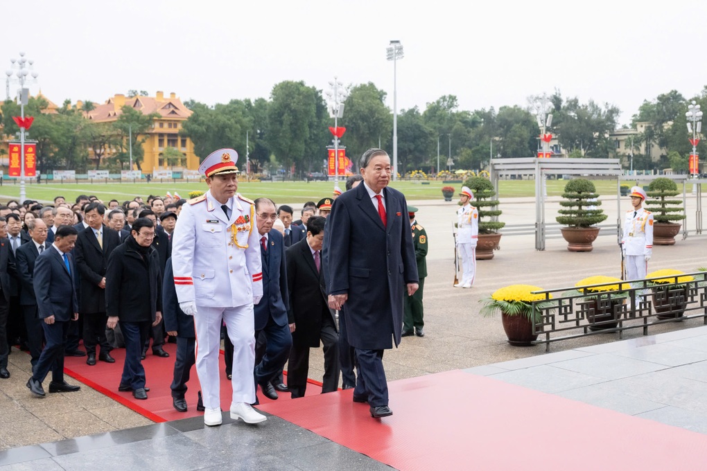 Tổng Bí thư Tô Lâm và đoàn đại biểu vào Lăng viếng Chủ tịch Hồ Chí Minh - 3
