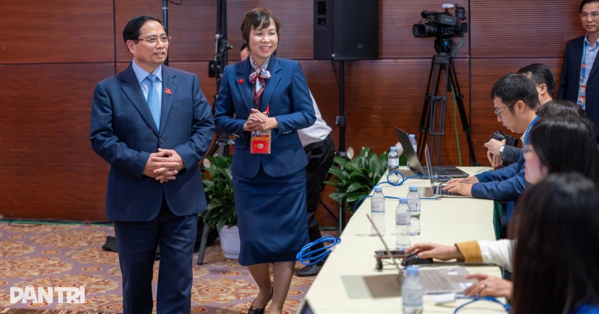 Thủ tướng thăm Trung tâm Báo chí phục vụ Đại hội XIV của Đảng