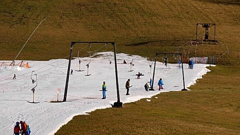 480x270_cmsv2_b298458c-d02f-556b-9264-6570a3e3cd18-9596900 Climate change will make it increasingly difficult to ski in many European resorts