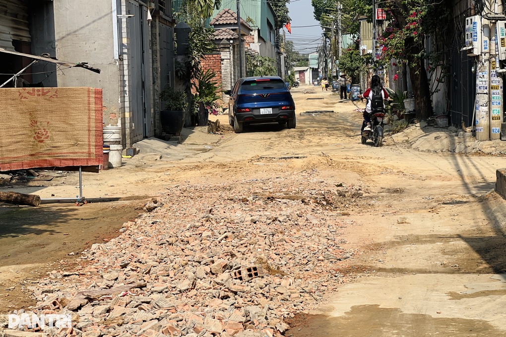 Người đàn ông bị đánh khi tranh cãi việc đổ xà bần trong hẻm ở TPHCM - 3