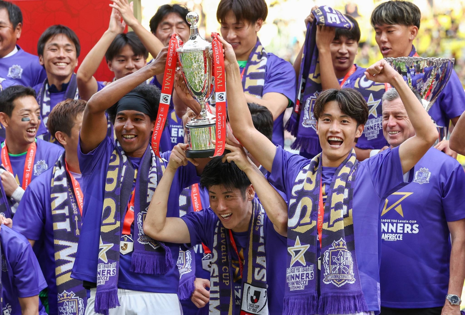 Throwing prowess makes the difference as Sanfrecce Hiroshima wins Levain Cup final