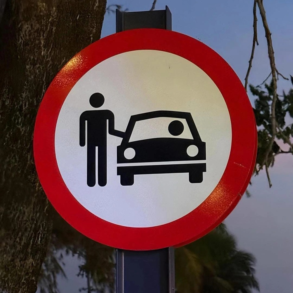 Giải mã biển báo lạ khiến cộng đồng mạng tranh luận ở TPHCM - 1