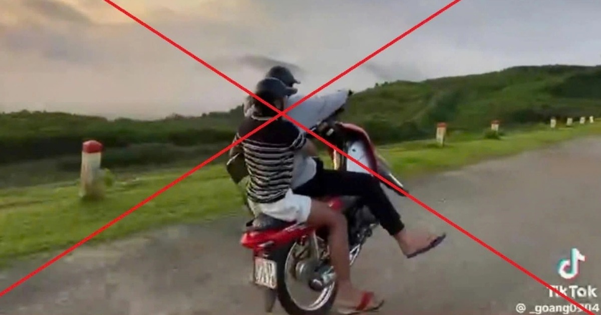 Hai thanh thiếu niên bốc đầu xe rồi lao xuống bờ đập thủy điện